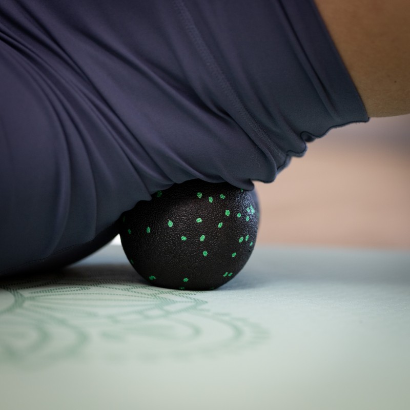 Масажний м'яч Actiget EPP 8 см ACT0096 Black/Green